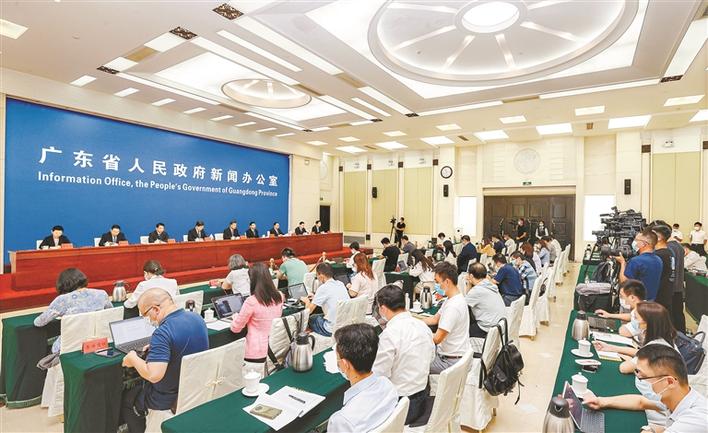 抓住用好重大历史机遇 推动两个合作区建设开好局起好步