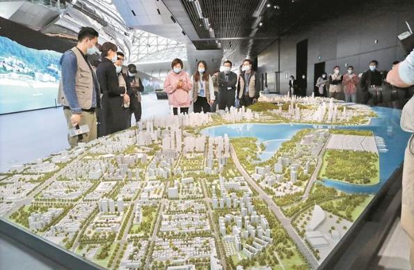 “五城”老记感受深圳发展强劲脉搏